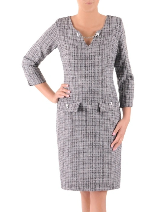 Elegancka szara sukienka w kratkę midi – prosty fason z ozdobnymi patkami i dekoltem w serek 38608