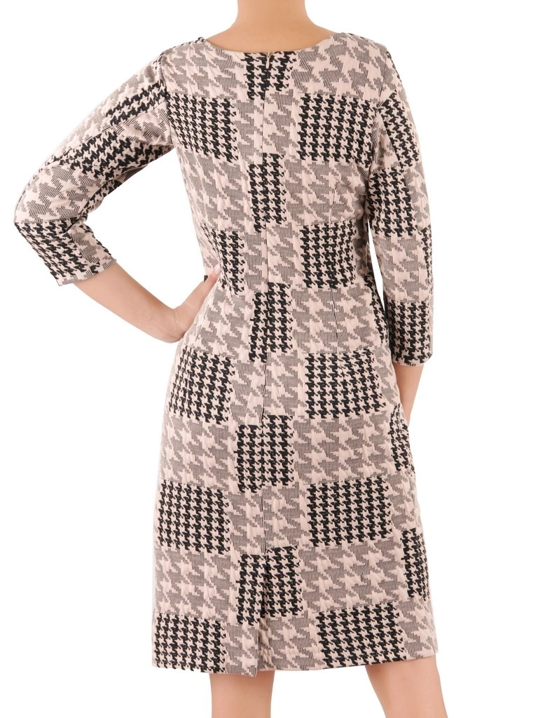 Elegancka sukienka midi w pepitkę o prostym kroju – odpinany komin i ponadczasowy styl do biura 36565