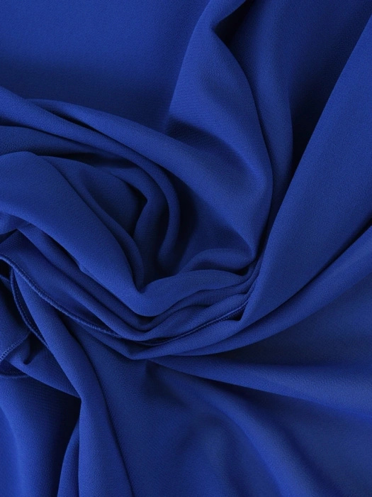 Elegancki komplet damski ze spodniami na wesele chabrowy – podkreślający talię fason z kwiatem 40055