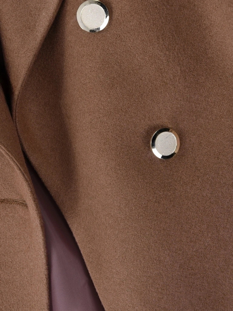 Elegancki płaszcz damski na chłodne dni miodowy – prosty fason z ozdobnymi guzikami i paskiem 31270