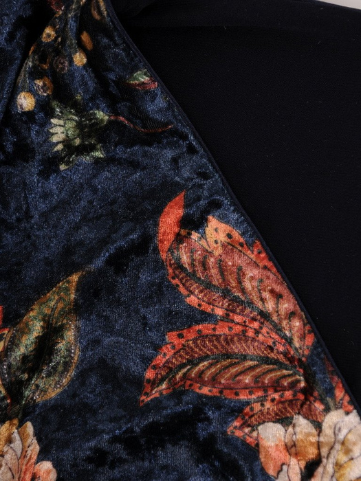 Kopertowa sukienka z aksamitu, kreacja w kwiatowym wzorze 23152