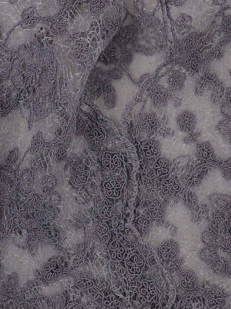 Elegancki komplet damski na wesele w odcieniu srebra – prosty krój z wyszczuplającymi zaszewkami 15048