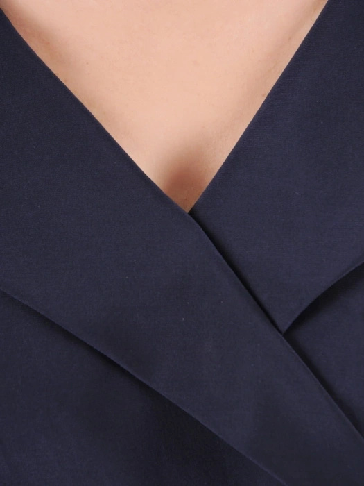 Elegancka sukienka rozkloszowana w kwiatowy wzór – kopertowy dekolt modelujący sylwetkę 36949