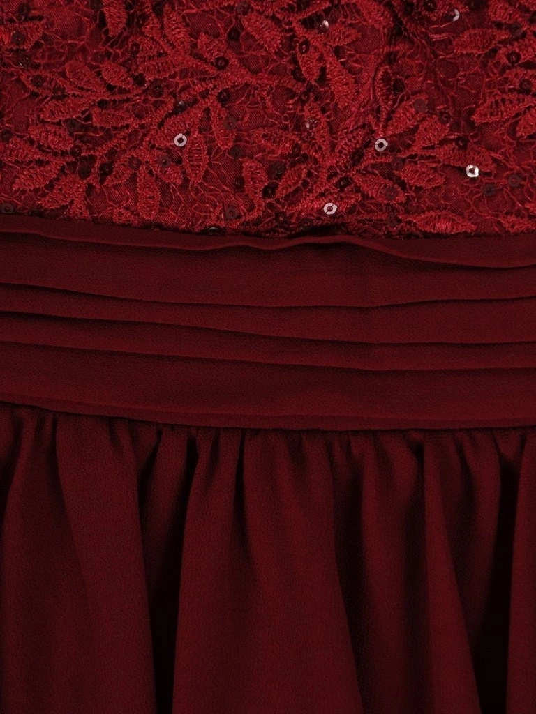 Elegancka sukienka na andrzejki i sylwestra rozkloszowana bordowa – fason pięknie modelujący talię 22678