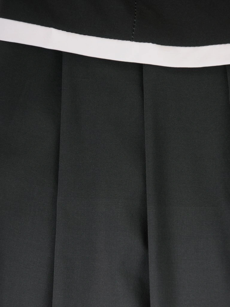 Czarna sukienka wizytowa midi rozkloszowana – modelujące zaszewki i stylowe plisy 15315