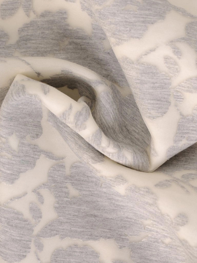 Elegancka spódnica midi o prostym kroju w kwiaty – kobiecy fason z rozcięciem z tyłu 28311