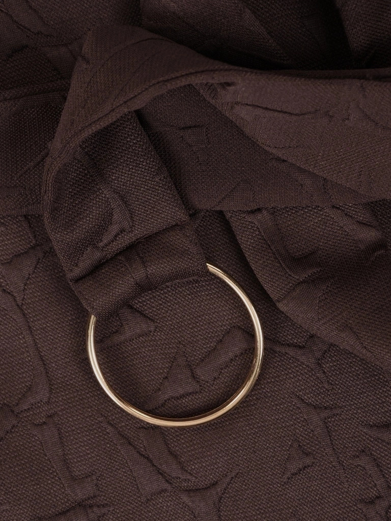 Brązowy komplet plus size z bluzką V-neck i midi spódnicą – ponadczasowy krój, który wysmukla sylwetkę 40778