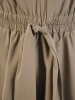 Rozkloszowana sukienka maxi w kolorze khaki – elegancki krój z wiązaniem modelującym sylwetkę 32902