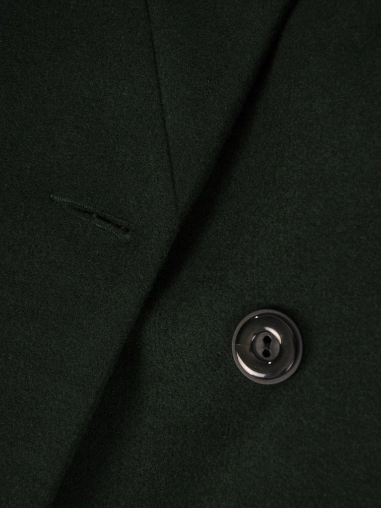 Elegancki płaszcz zimowy w odcieniu butelkowej zieleni – prosty fason z ozdobnymi guzikami 24008