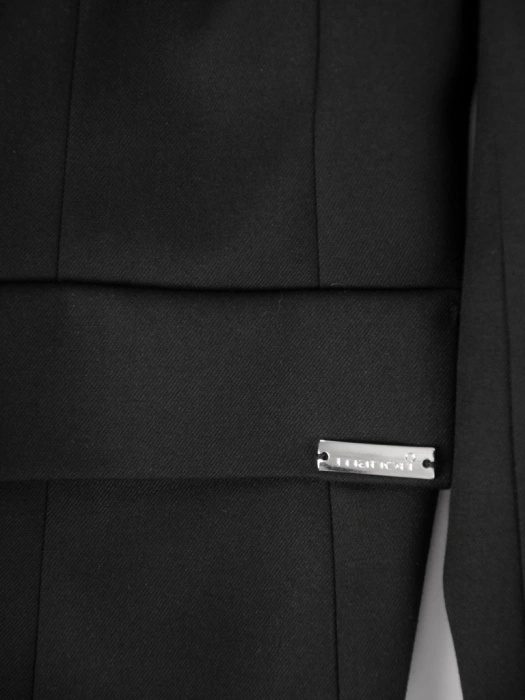 Elegancki czarny komplet damski ze spodniami w kant – prosty fason wysmuklający sylwetkę 38296