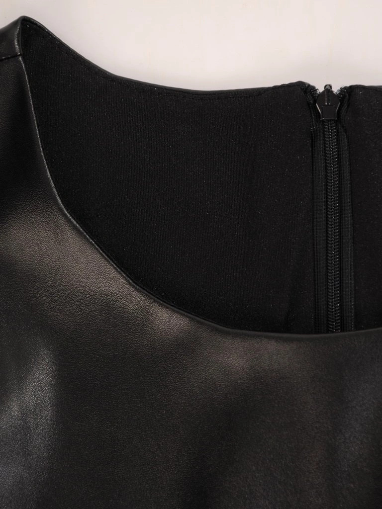 Elegancka czarna sukienka biurowa z bufkami – prosty fason z paskiem akcentującym talię 27772