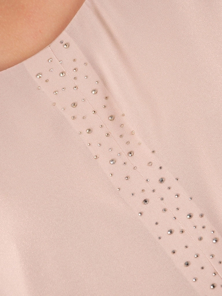 Elegancka beżowa sukienka trapezowa midi z cyrkoniami – rękawy 3/4 z falbanami idealne na przyjęcia 38639