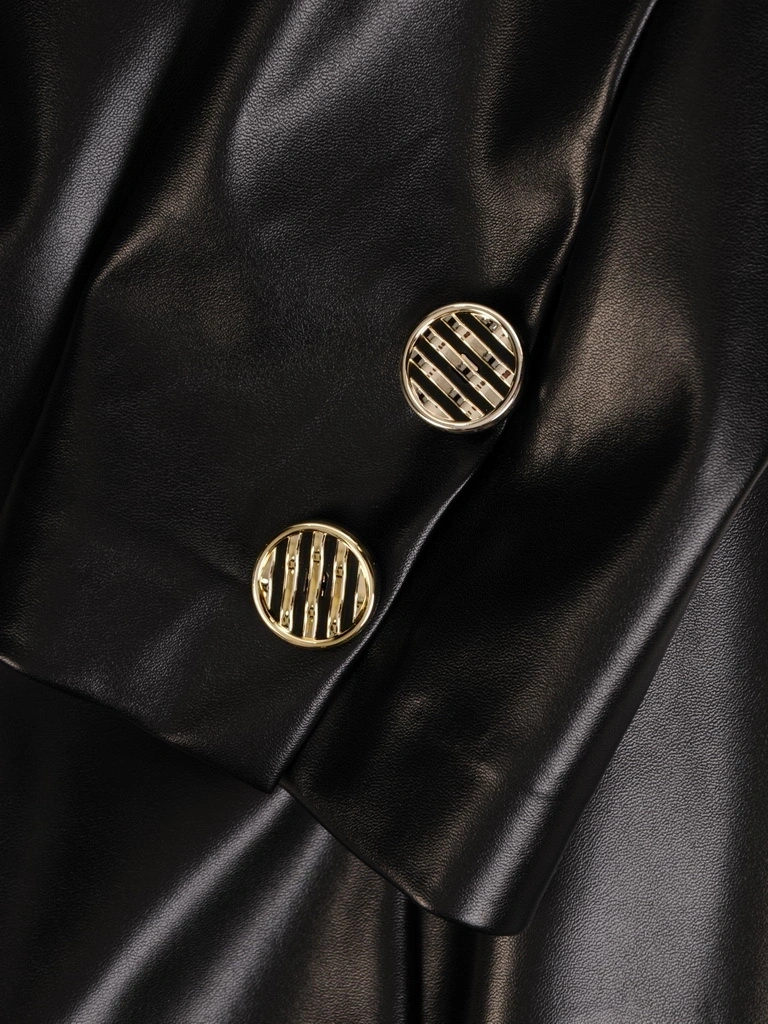 Elegancka prosta sukienka czarna z rękawem 3/4 – ozdobny suwak i przeszycia modelujące figurę 31340