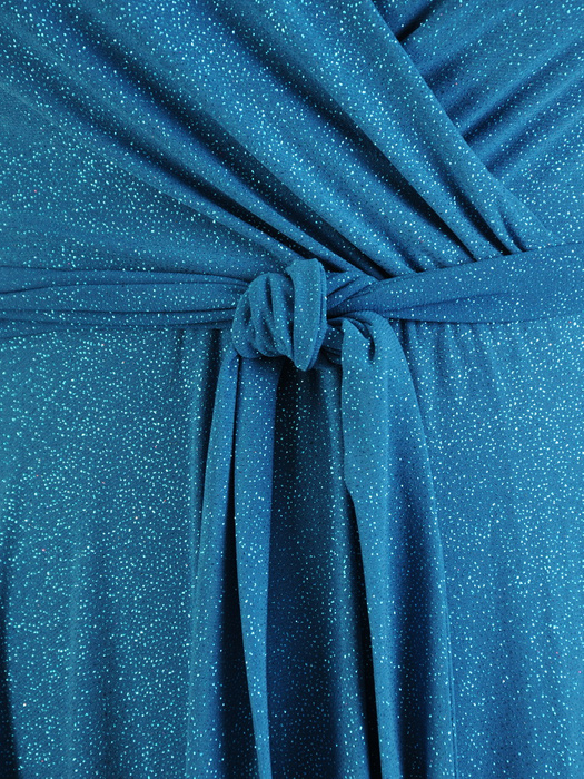 Wieczorowa, kopertowa suknia maxi z połyskującego materiału 34532
