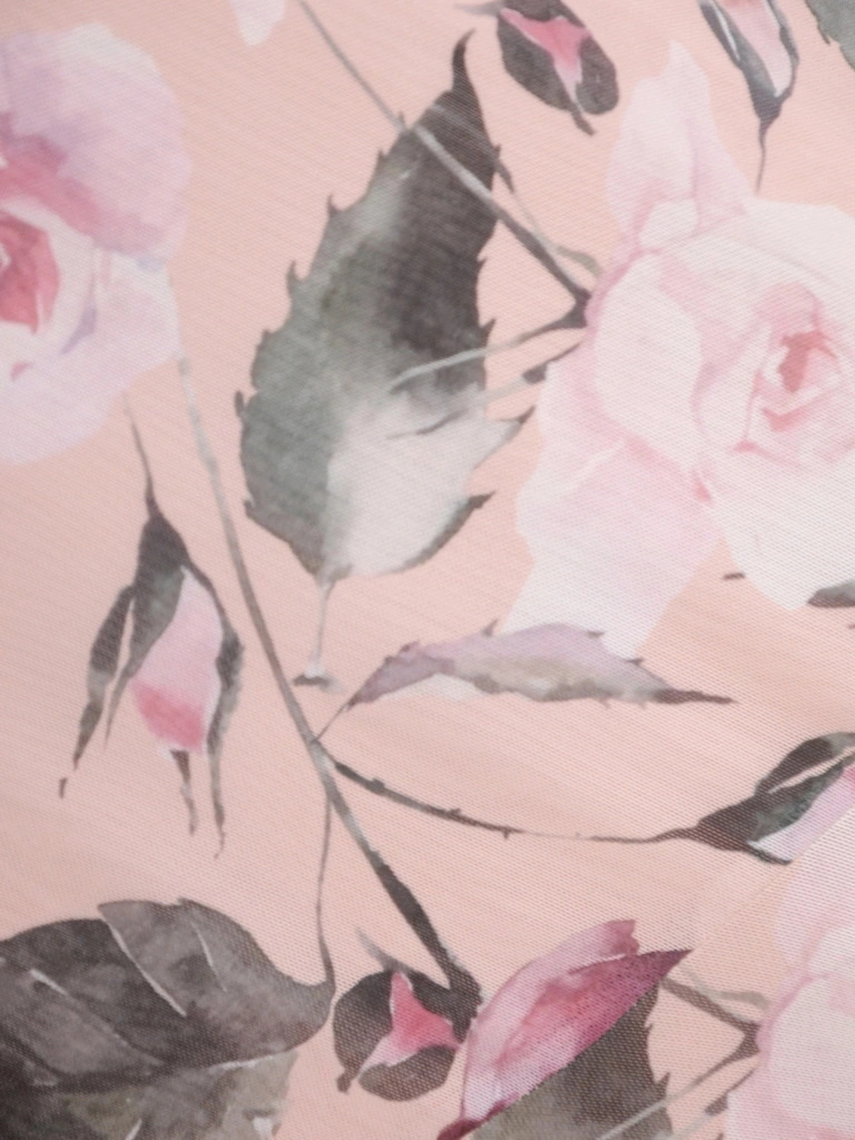 Elegancka sukienka trapezowa midi w botaniczny print – subtelny dekolt w serek wysmuklający sylwetkę 39559