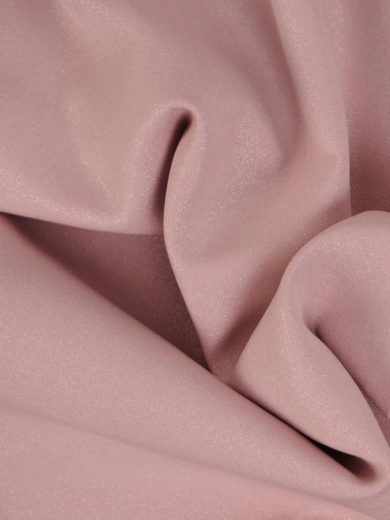 Suknia wieczorowa maxi w odcieniu brudnego różu o prostym kroju – efektowna kokarda i zmysłowe rozcięcie 25216