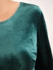 Zielona sukienka midi syrenka z paskiem i falbaną – wyszczuplające zaszewki i elegancki dekolt 34795