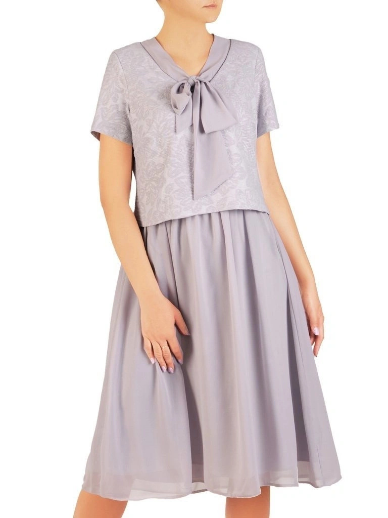 Elegancka sukienka na wesele midi rozkloszowana w kwiaty – wysmuklający fason modelujący talię 30389