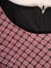 Elegancka fioletowa sukienka jesienna do pracy – prosty fason modelujący sylwetkę zaszewkami 34363