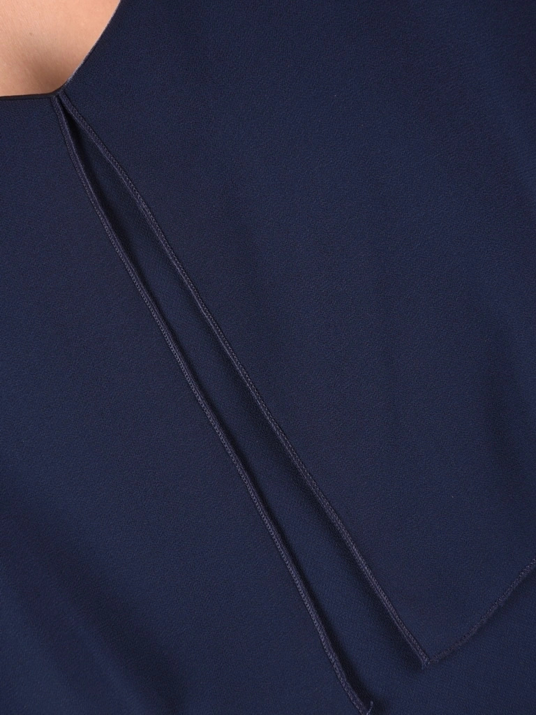 Wizytowa sukienka trapezowa granatowa na wesele i andrzejki – zwiewne falbany wysmuklające sylwetkę 42500