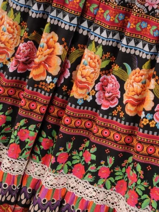 Damska sukienka rozkloszowana maxi w kwiaty – wysmuklający talię fason z rękawem 3/4 38823