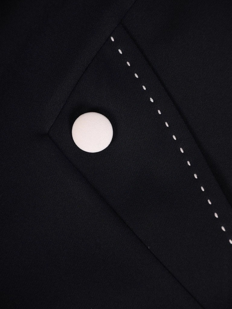 Elegancka granatowa sukienka wizytowa o prostym kroju – tuszujący fason z rękawem 3/4 i przeszyciami 21795