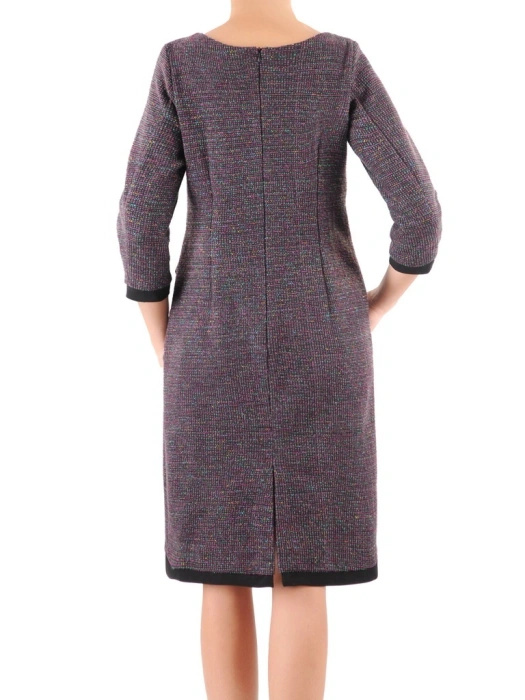 Elegancka czarna sukienka midi z rękawem 3/4 – optycznie wysmuklające wstawki i prosty fason 37090