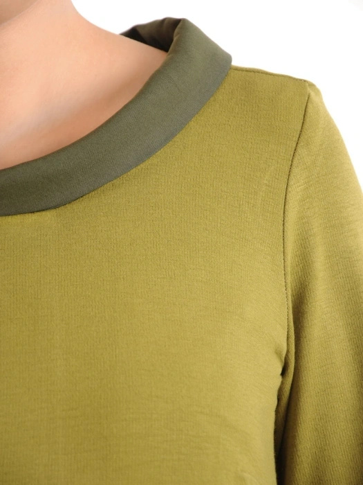 Limonkowa sukienka wizytowa trapezowa midi – kobiecy krój z elegancką kontrafałdą 34805