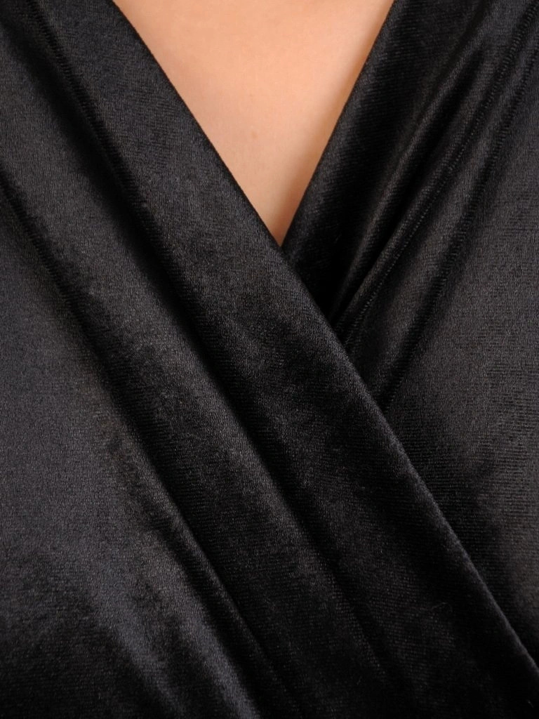 Elegancka czarna sukienka kopertowa midi z wiązaniem – akcentuje talię i dodaje szyku 23894