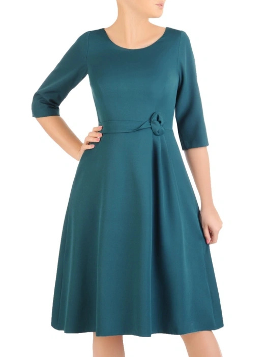 Elegancka sukienka koktajlowa butelkowa zieleń – rozkloszowany krój z paskiem modelujący sylwetkę 34403