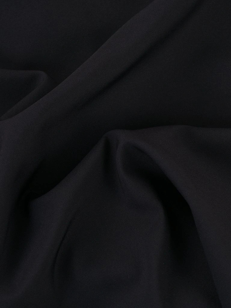 Elegancka czarna spódnica midi o prostym kroju – model z rozcięciem i podszewką na jesień i zimę 3475