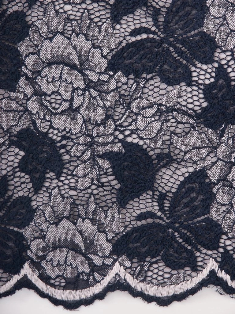 Granatowo-popielata sukienka ołówkowa w kwiaty – wyszczuplające przeszycia i elegancki dekolt łódka 14185