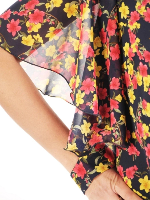 Elegancka sukienka trapezowa midi w kwiaty – kobiecy krój wysmuklający sylwetkę 32970