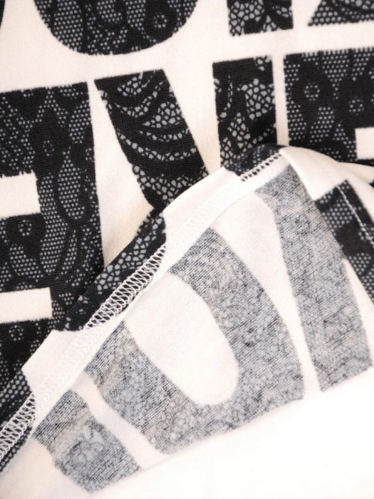 Elegancka bluzka wiskozowa w modne napisy – prosty fason z rękawem kimono i dłuższym tyłem 34195