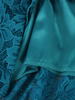 Modna, trapezowa sukienka z koronki 16149, kreacja koktajlowa w twarzowym odcieniu.