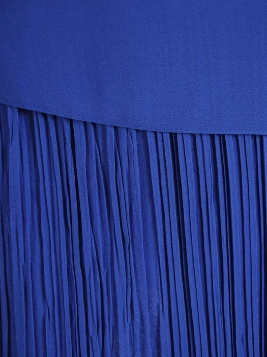 Elegancka chabrowa sukienka na wesele i andrzejki midi – prosty krój wysmuklający sylwetkę z falbaną 29401