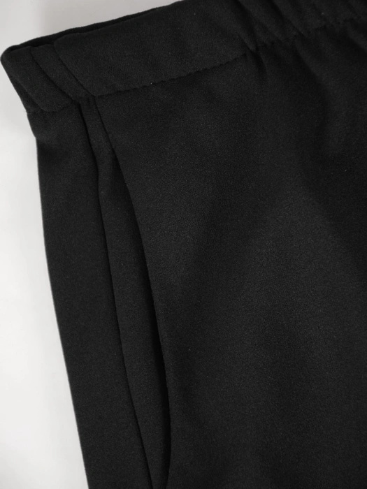 Eleganckie czarne spodnie damskie na gumce – szeroki fason z wysokim stanem modelującym talię 36749