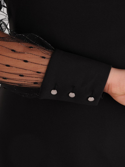 Sukienka damska 18963, czarna kreacja z koronkowymi rękawami i karczkiem.