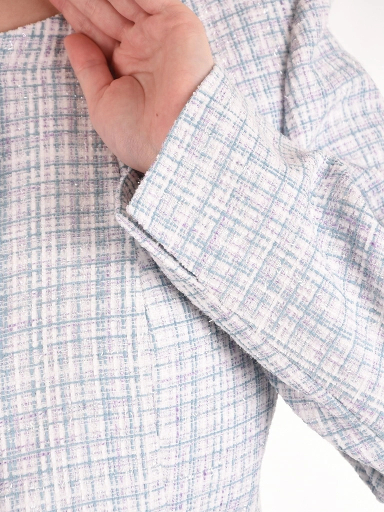 Elegancki komplet damski ze spódnicą miętowy na wesele – prosty fason z ozdobnymi guzikami 41740
