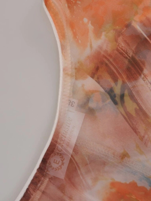 Elegancki komplet damski z prostą sukienką midi – luźna narzutka we wzory tuszująca biodra 15383