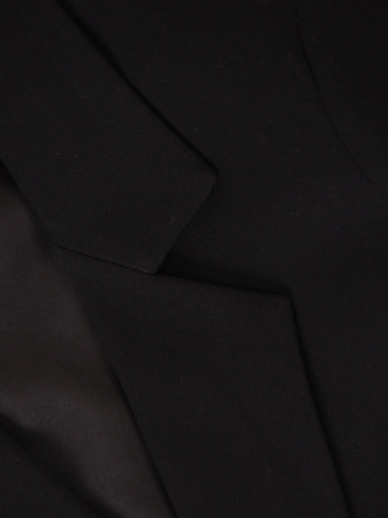 Elegancki czarny żakiet damski do sukienki – prosty fason ze stylowym kołnierzem i kieszeniami 42474
