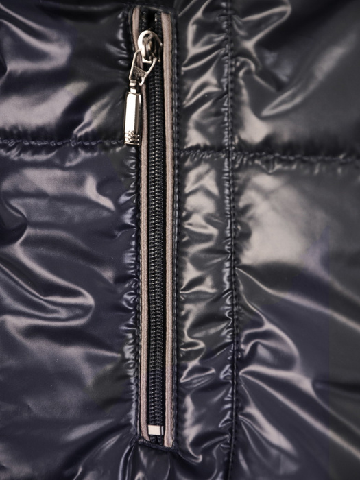 Granatowa pikowana kurtka damska z kapturem 34060