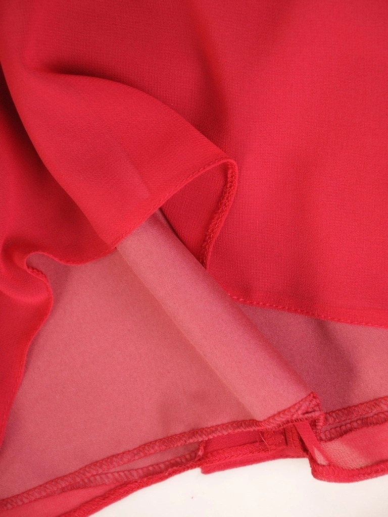 Wiśniowa prosta sukienka na święta i przyjęcia w kwiaty – zwiewna narzutka dodająca lekkości 33015