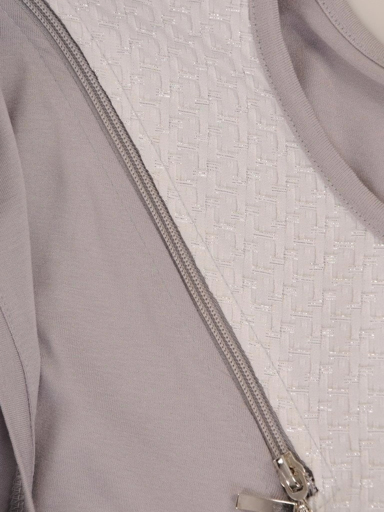 Szara bluzka wizytowa z krótkim rękawem – prosty fason z wiskozy ze stylowym dekoltem 10068
