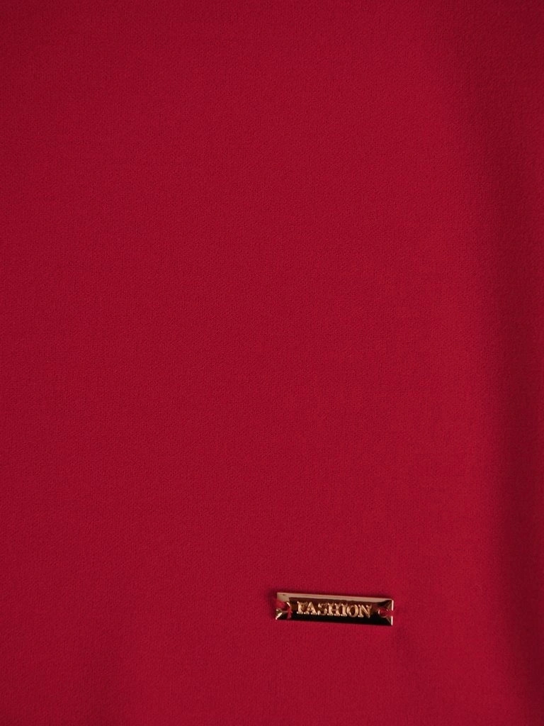 Czerwona sukienka dzianinowa trapezowa – swobodny krój maskujący biodra i talię 10746