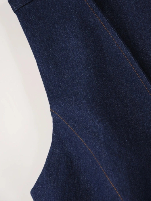 Jeansowa kamizelka damska plus size z ozdobnym zapięciem 38758