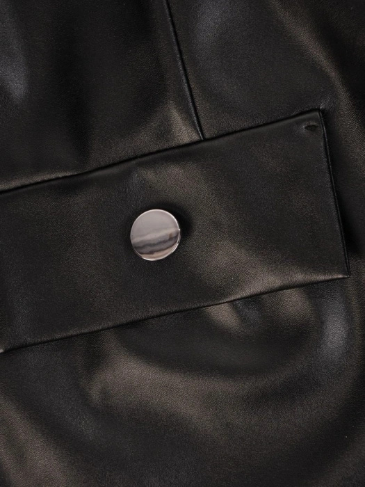 Elegancka czarna sukienka biurowa z bufkami – prosty fason z paskiem akcentującym talię 27772