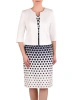 Elegancka sukienka midi w kontrastowy print o prostym kroju – wysmuklająca sylwetkę kreacja do biura 41544