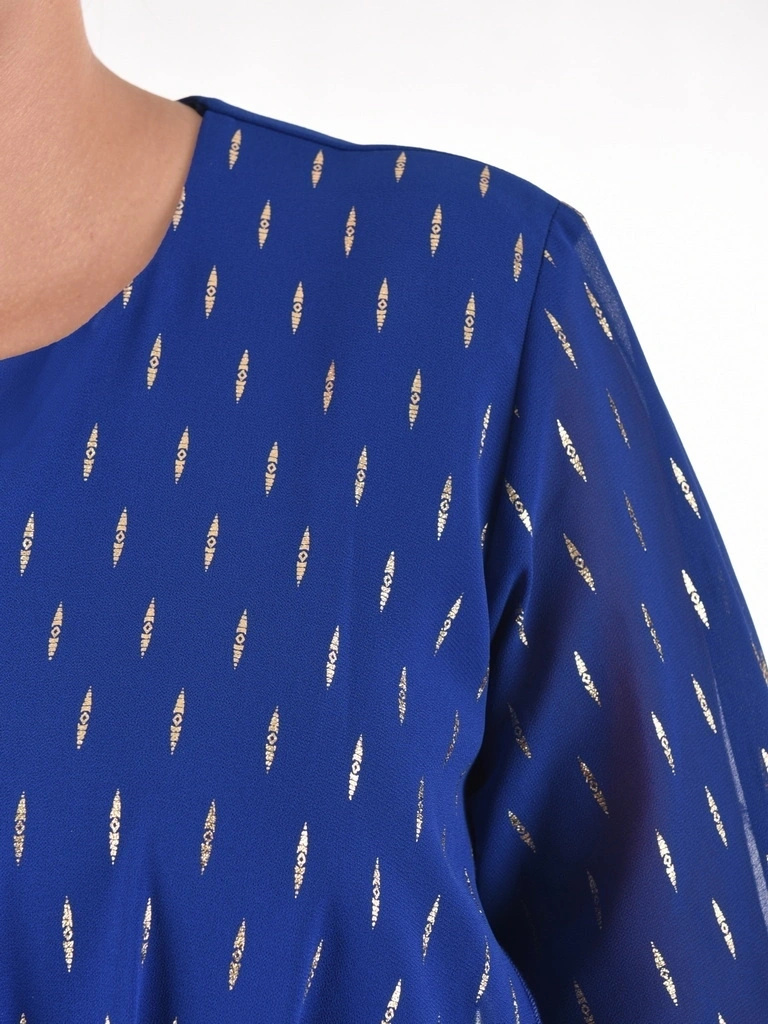 Chabrowo-złota sukienka wizytowa prostego kroju z rękawem 3/4 – efektowna baskinka optycznie zwężająca talię 40393