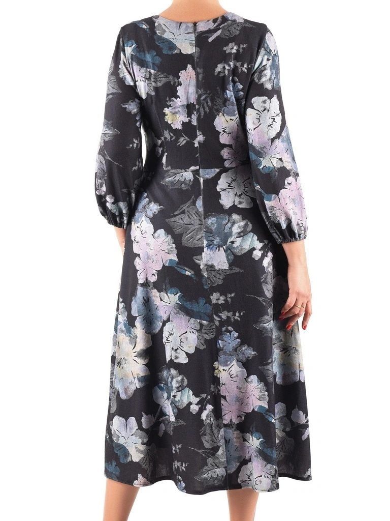 Elegancka sukienka maxi rozkloszowana w kwiaty – kobiecy fason z rękawem 3/4 tuszujący biodra 40389
